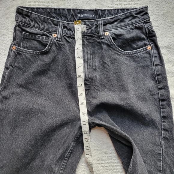 Zara , High-Rise, Mom Leg Ankle Rigid Relaxed Fit Denim Jean - Picture 9 of 10